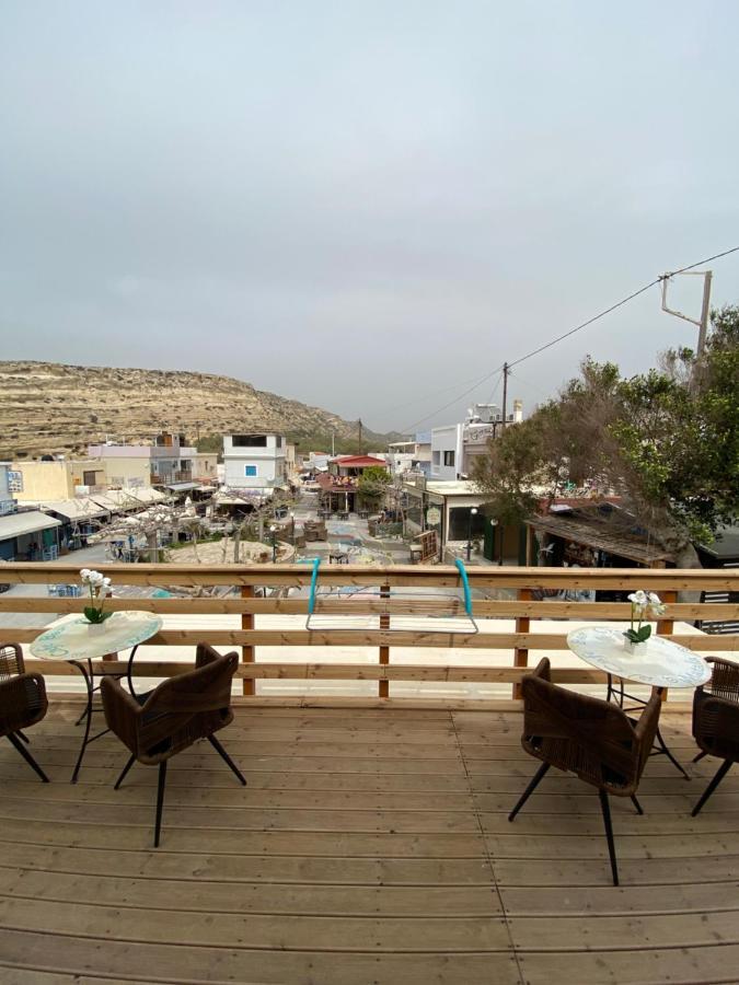 Square Georgia * Matala (Crete)